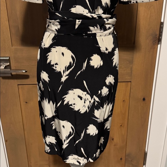 Juicy Couture 100% Silk Dress Womens 4 Abstract Floral Shift Puff Sleeve slinky - Picture 6 of 11